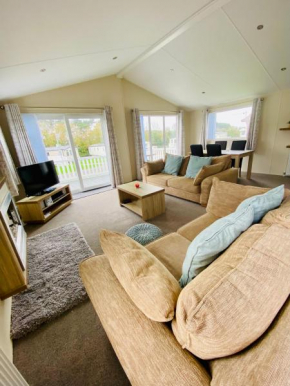 Cornwall Hideaway Lodge in The Meadows